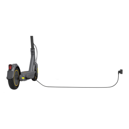Segway-Ninebot Kickscooter Max G30E II aan het opladen